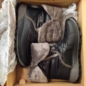 The North Face Youth Amore II black boot size 5